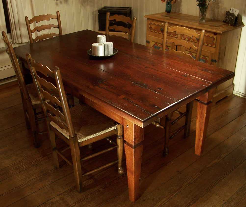 На простом дубовом столе были. Стол деревянный. Красивые столы из дерева. Массивный стол из дерева. Массивный дубовый стол.