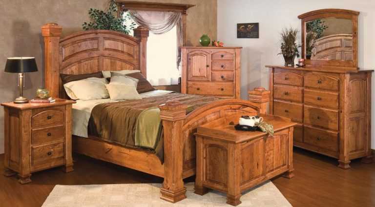 Кровать из массива дерева классика